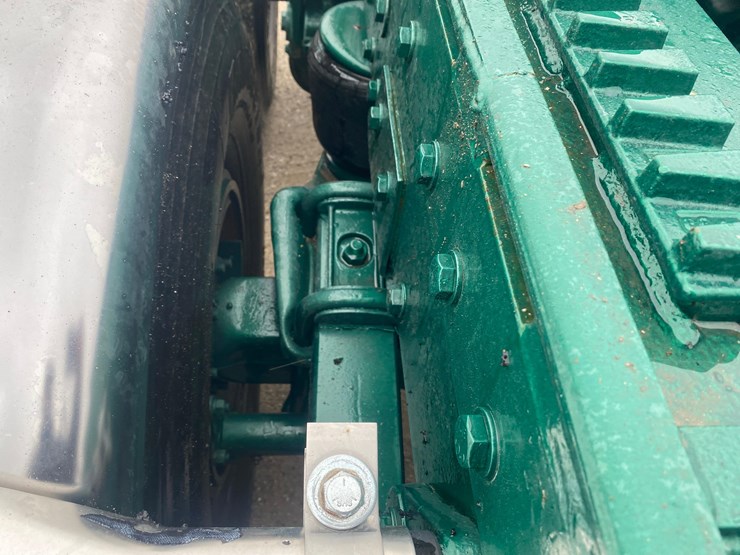 2002-peterbilt-379-image-41