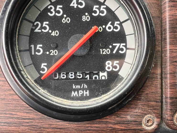 2000-freightliner-fld120-image-12