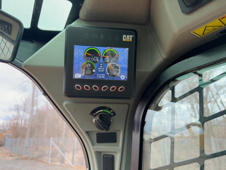 2023-caterpillar-279d3-image-24