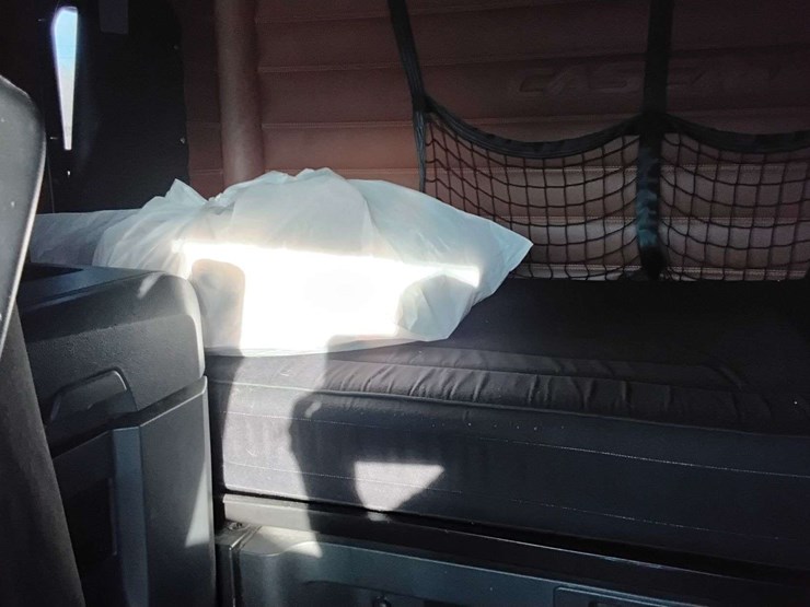 2018-freightliner-cascadia-126-image-9