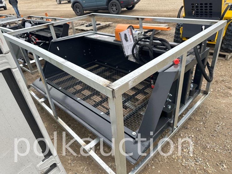skid-steer-screening-bucket---72"-image-1
