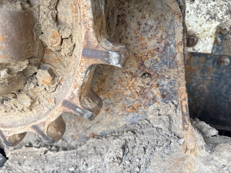 bobcat-t630-image-35