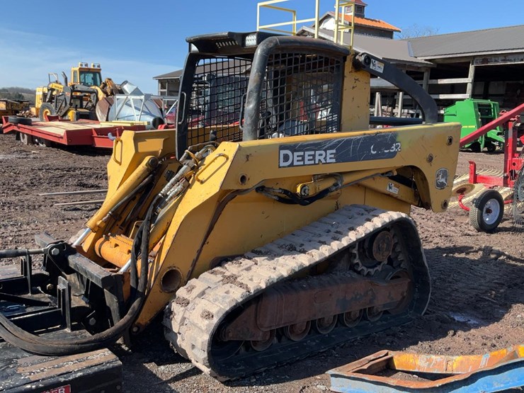 2003-deere-ct332-image-50