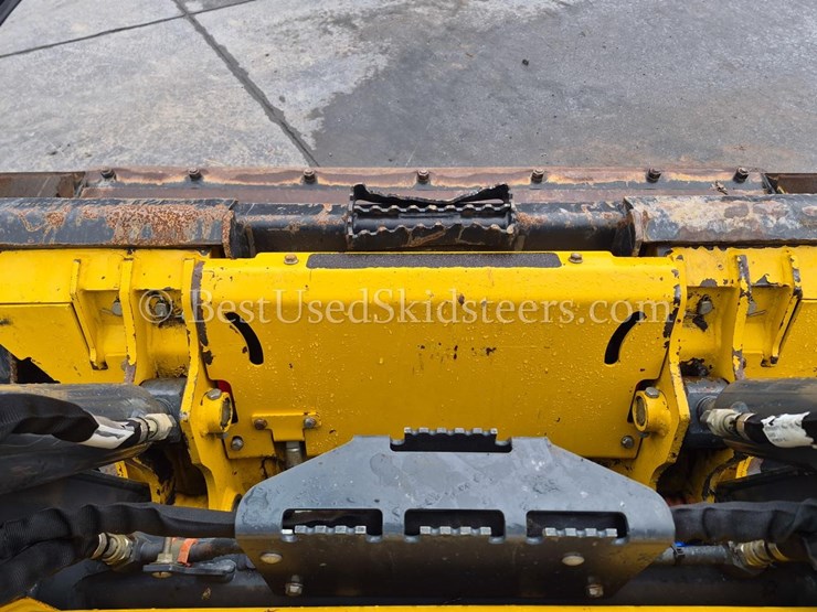 2024-deere-317g-image-18