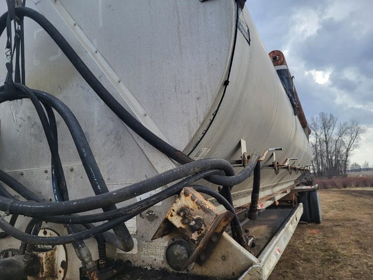 1996-warren-tandem-axle-feed-semi-trailer-image-13