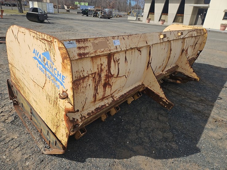 avalanche-dat-14-14'-snow-pusher-image-4