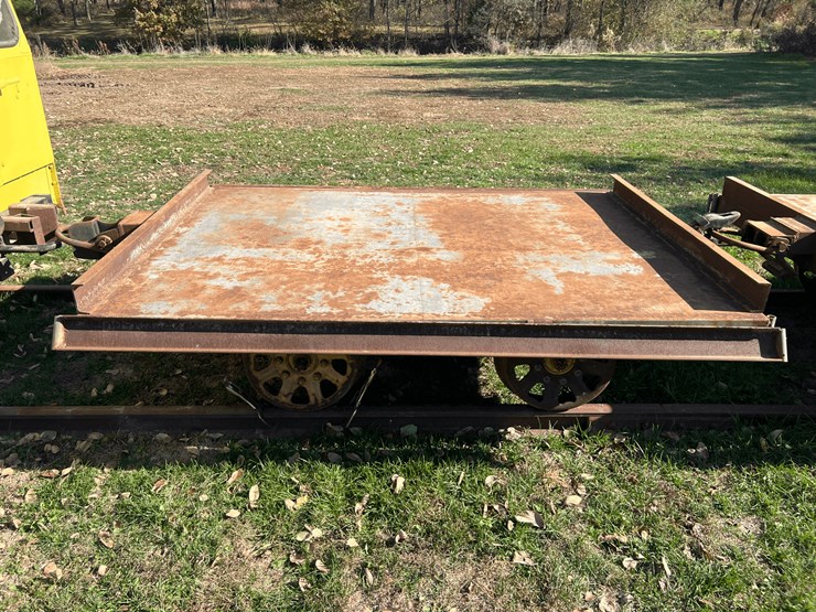 set-of-3-flat-cars-image-5