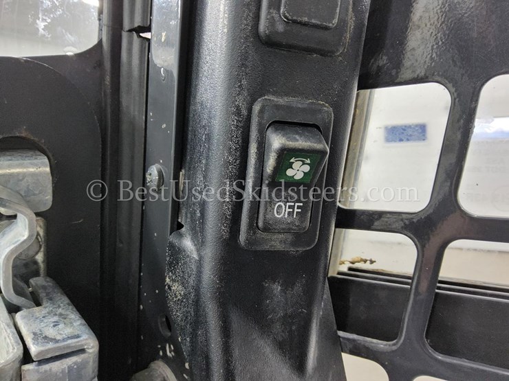 2022-bobcat-t870-image-25