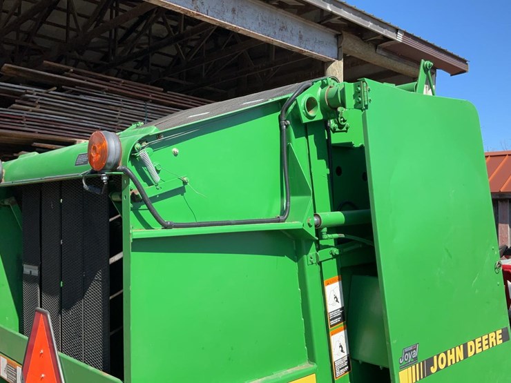 john-deere-335-image-22