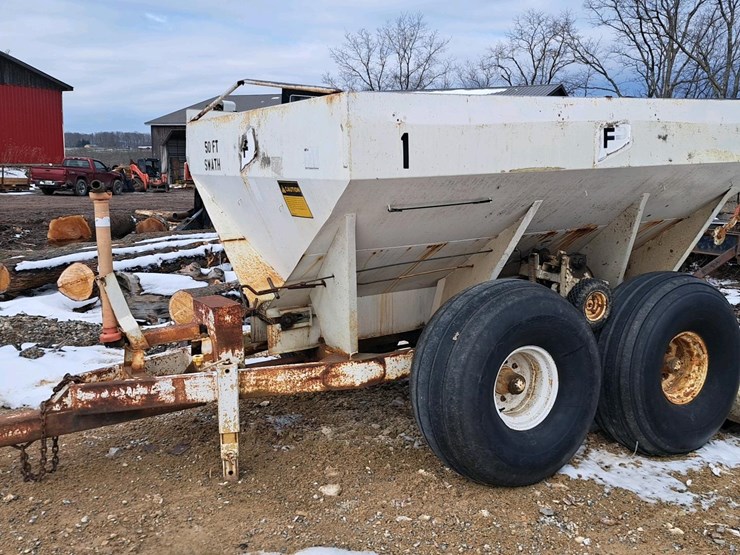 #710-•-fs-fertilizer-spreader-image-8