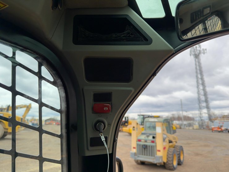 2023-caterpillar-279d3-image-23