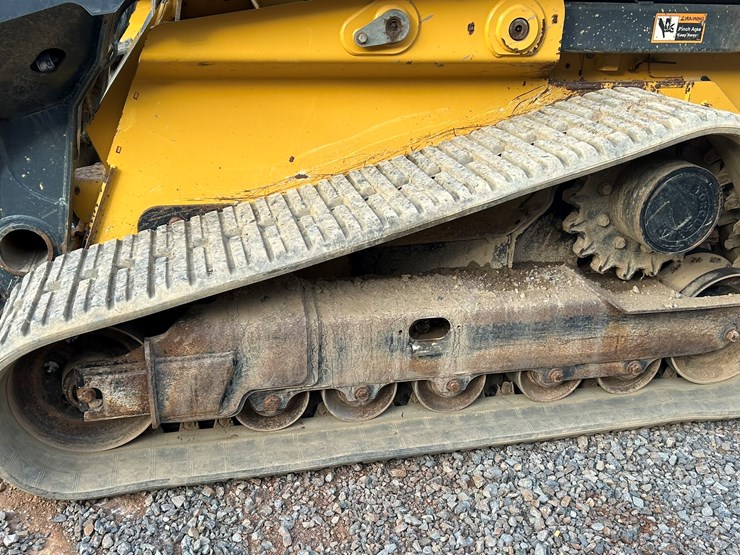 2011-deere-333g-image-57