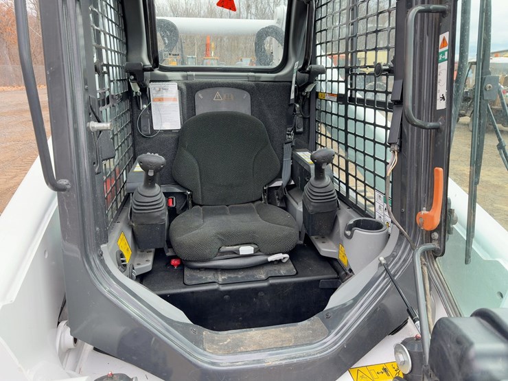 2024-bobcat-t770-image-19