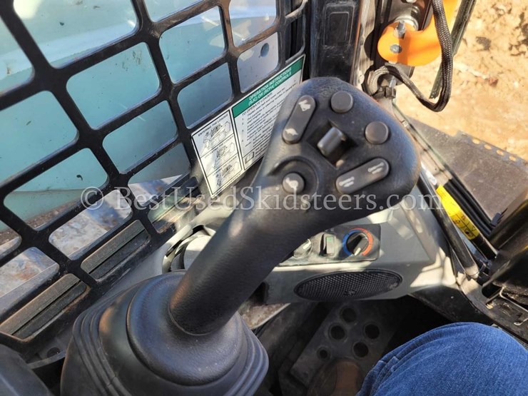 2021-bobcat-t740-image-12