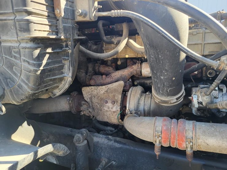 2013-freightliner-ca125dc-tandem-axle-day-cab-semi-image-71