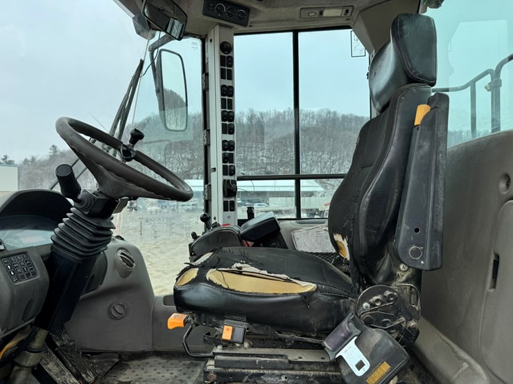 2007-volvo-l120f-image-36