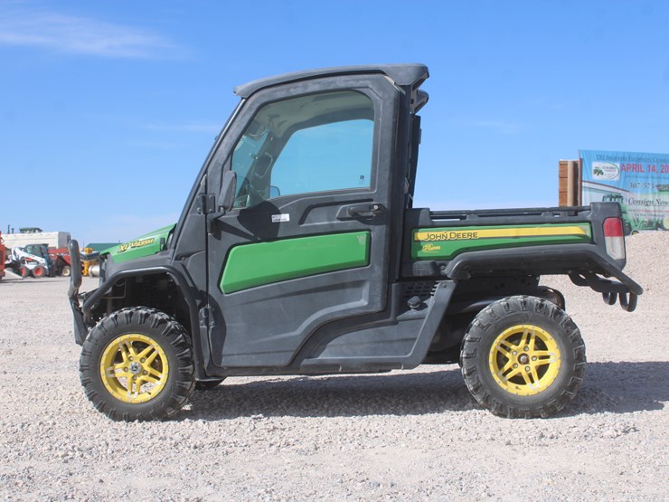 2019-john-deere-gator-image-2