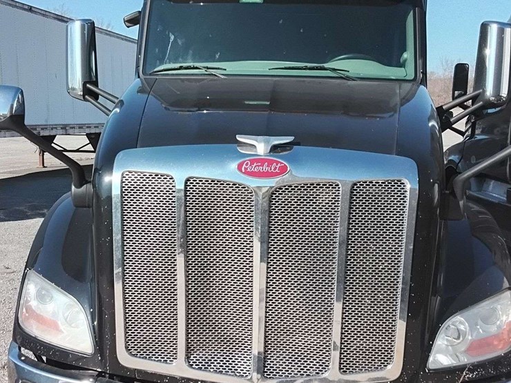 2019-peterbilt-579-image-6