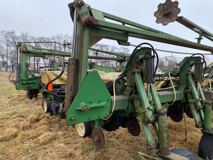 kinze-24-row-planter-image-39