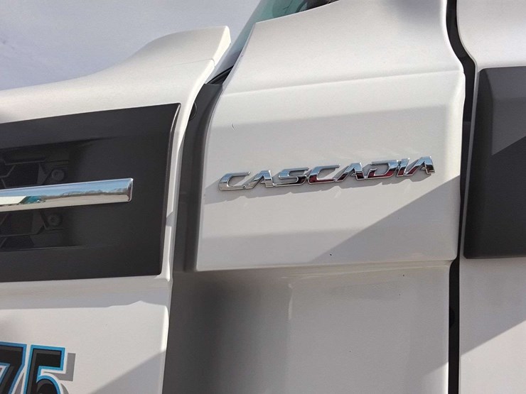 2019-freightliner-cascadia-126-image-17