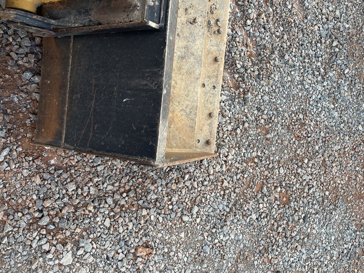 2017-caterpillar-259d-image-13