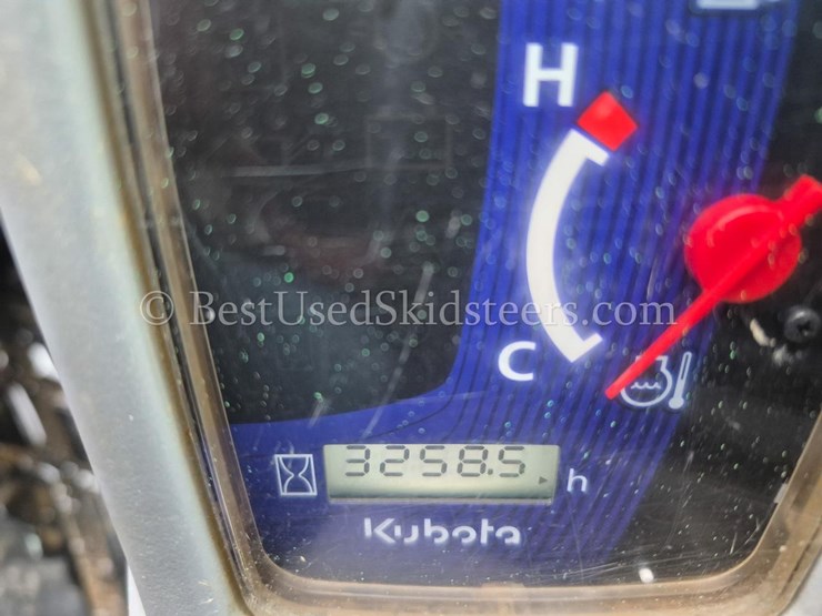 2021-kubota-svl95-2-skid-steer-loader-image-11