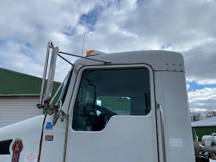 2012-kenworth-t370-image-26