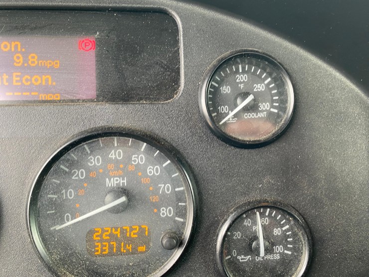 2016-peterbilt-325-image-60