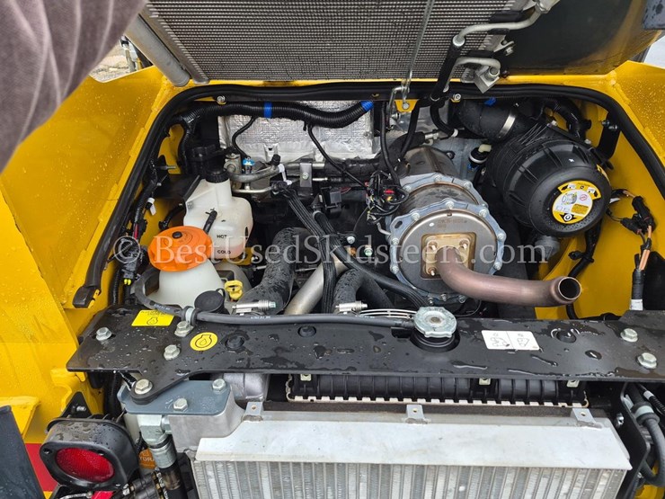 2024-deere-317g-image-22