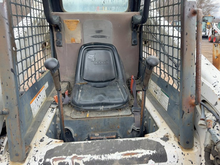 2007-bobcat-s300-image-15