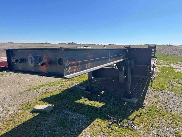 heavy-duty-drop-deck-trailer,-20’-deck-w/dovetail-and-fold-down-ramps,-single-axle,-dual-wheels,-air-image-2