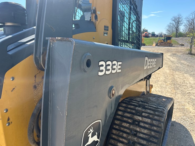 2015-deere-333e-image-16