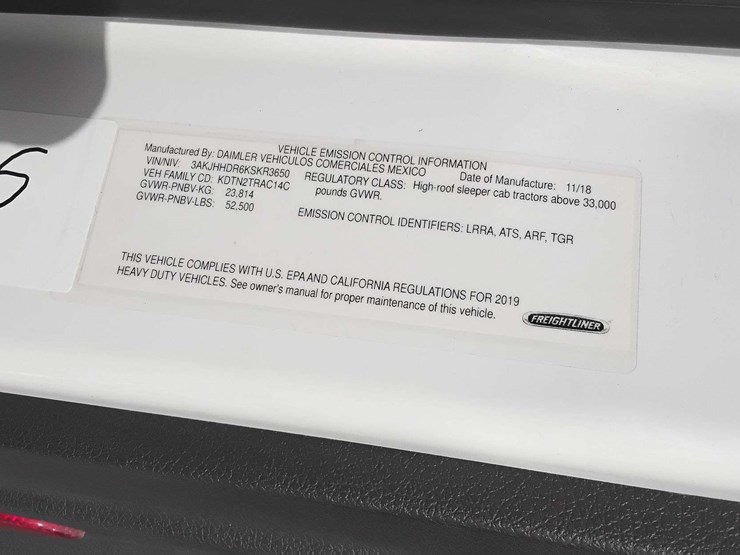 2019-freightliner-cascadia-126-image-30