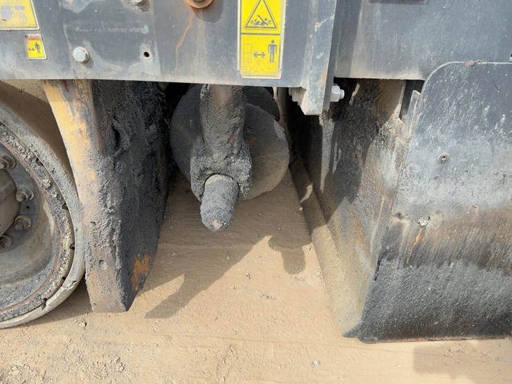 2010-caterpillar-ap-555e-image-18