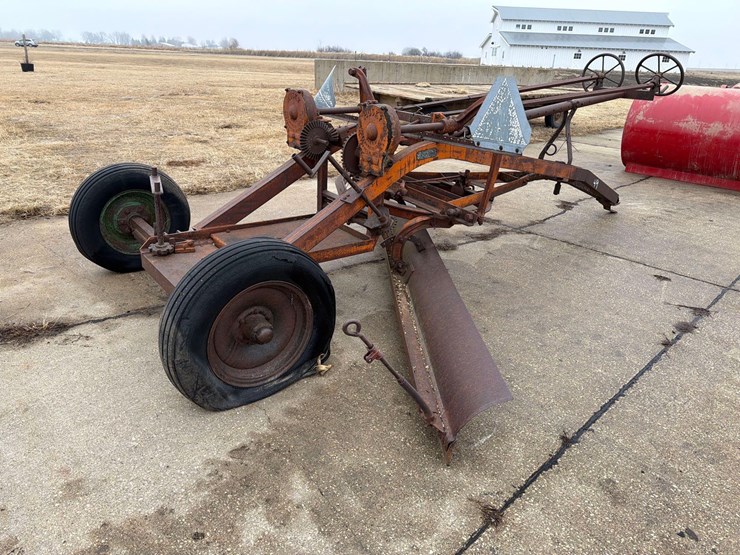 northfield-iron-company-#33-14ft-pull-type-road-grader-image-4