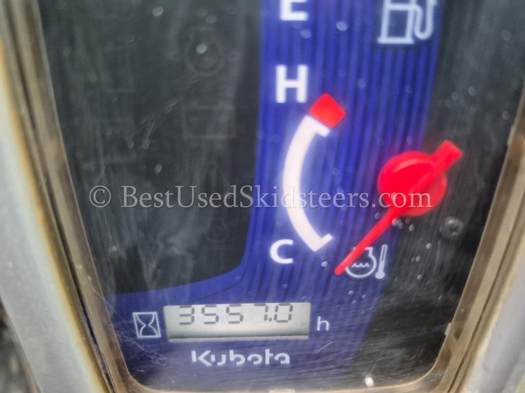 2019-kubota-svl95-2-skid-steer-loader-image-10