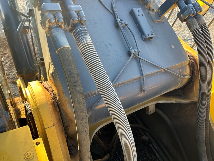 2006-deere-650d-lc-image-22