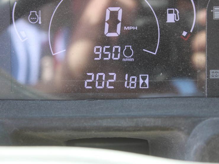 2019-john-deere-gator-image-21