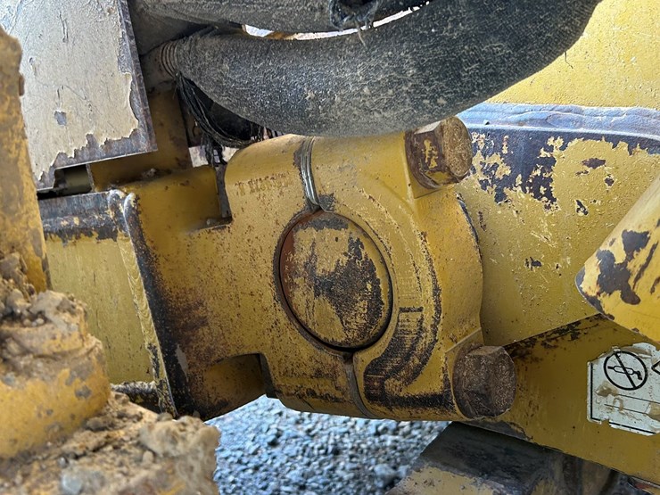 2015-caterpillar-d6t-lgp-image-29