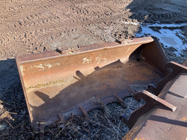 #273-•-60”-skid-steer-bucket-image-2