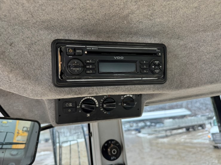 2007-volvo-l120f-image-40