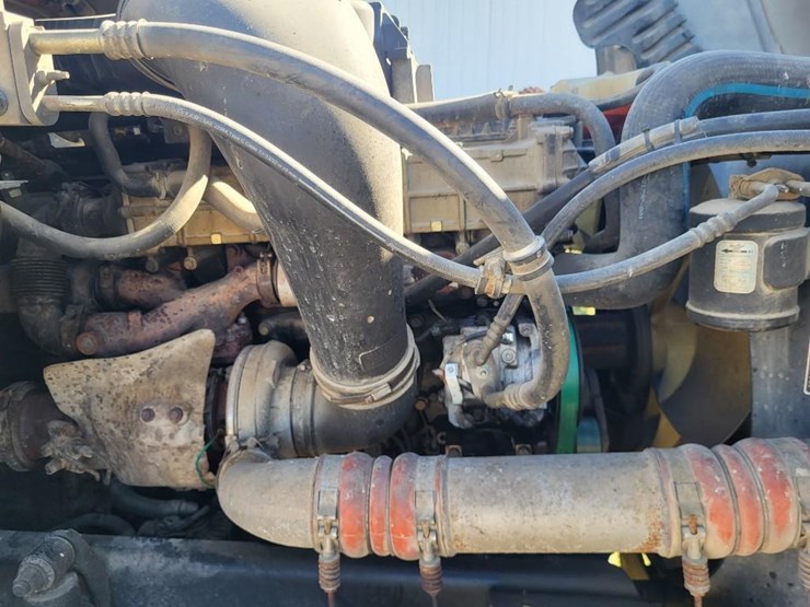 2013-freightliner-ca125dc-tandem-axle-day-cab-semi-image-72