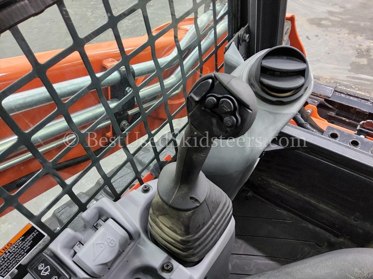 2022-kubota-svl65-2-image-25