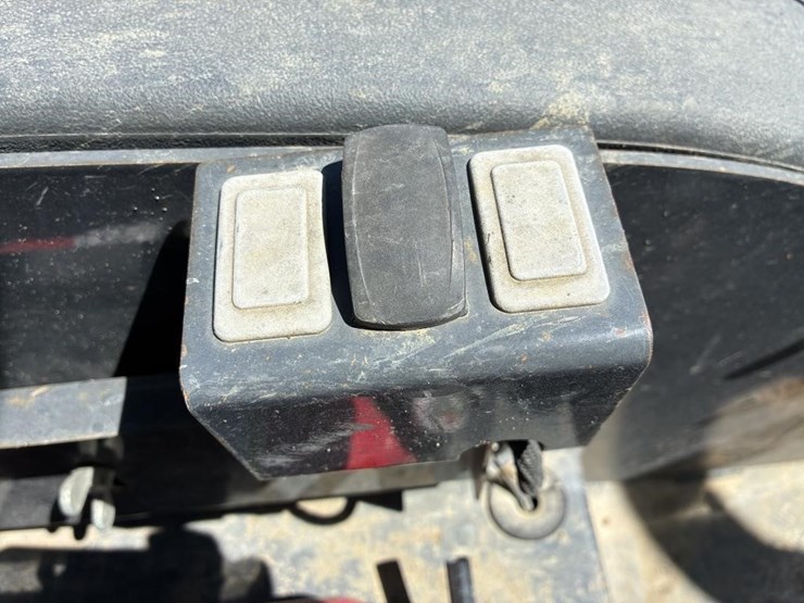 2017-deere-210lep-image-24