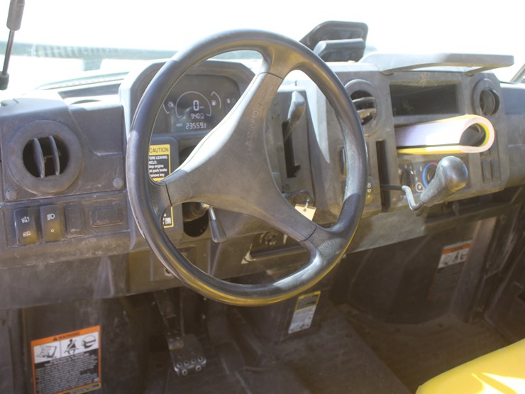 2019-john-deere-gator-image-17