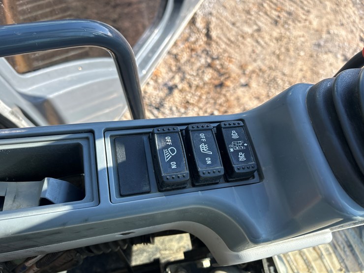 2019-deere-350g-lc-image-56