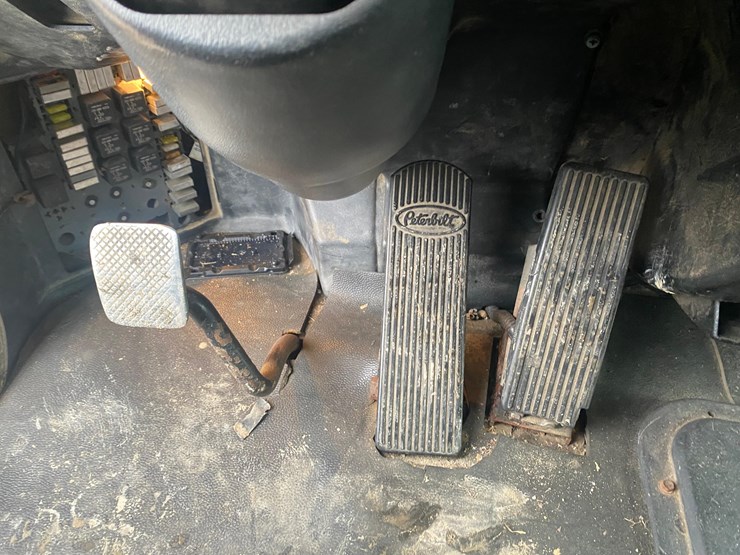 2002-peterbilt-379-image-108