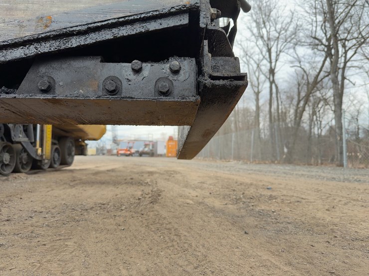 2013-caterpillar-ap-1055e-image-33