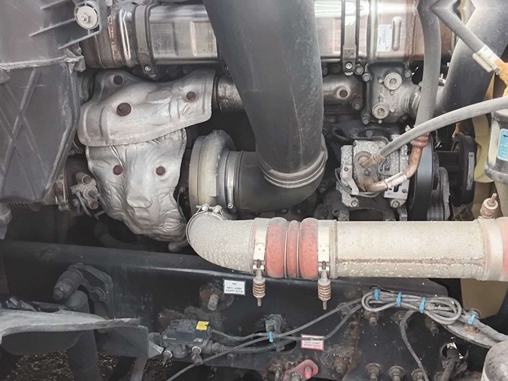 2018-freightliner-cascadia-126-image-18