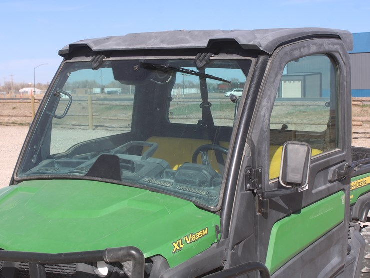 2019-john-deere-gator-image-10